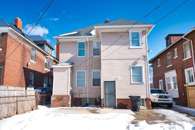 Building Photo - 1595 W Grand Blvd