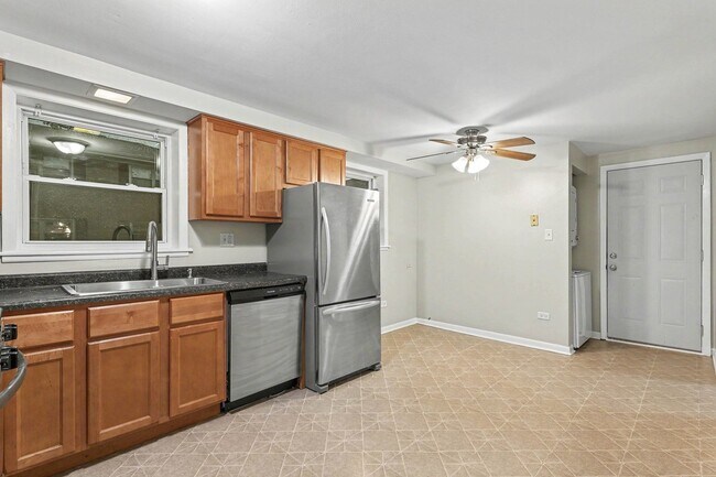 Foto del edificio - 16W641 56th Pl