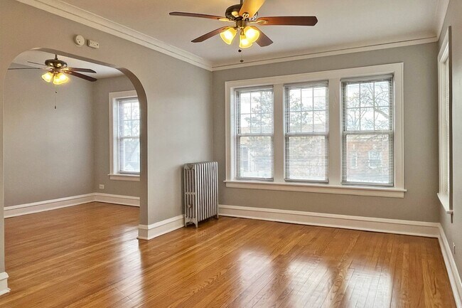 Building Photo - 532 Des Plaines Ave.
