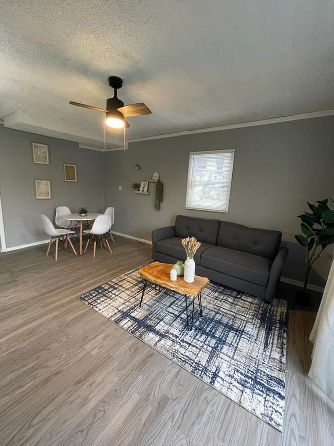 Foto del edificio - 127 Clearfield St