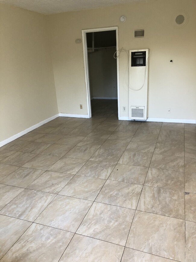 Building Photo - 14534 Saticoy St