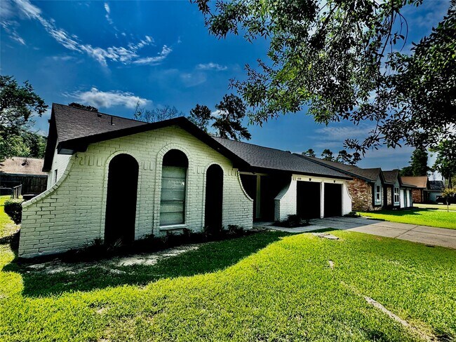 Foto del edificio - 15218 Falcon Ridge Dr