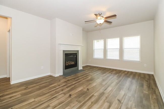 Building Photo - 376 Magnolia Dr
