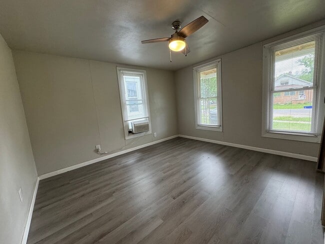 Building Photo - Room to Roam: Rent this 'Yardtastic' 2 Bed...