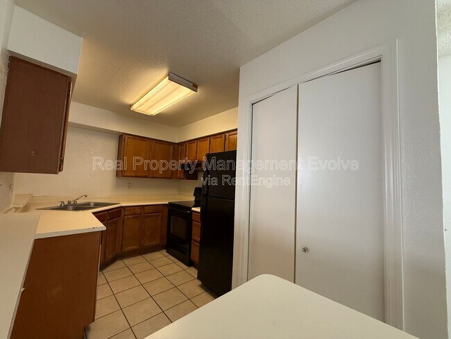 Foto del edificio - 533 W Guadalupe Rd