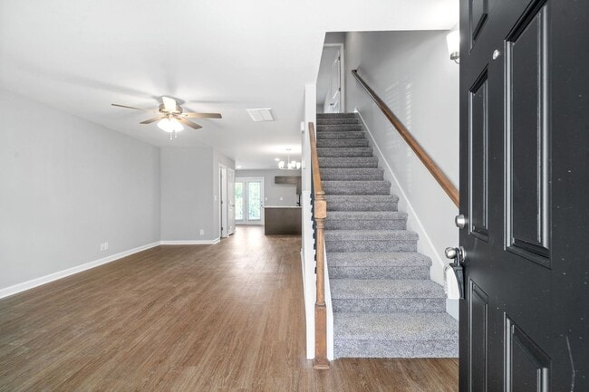 Building Photo - 2 Bedroom Condo For Rent Near Madison Street!