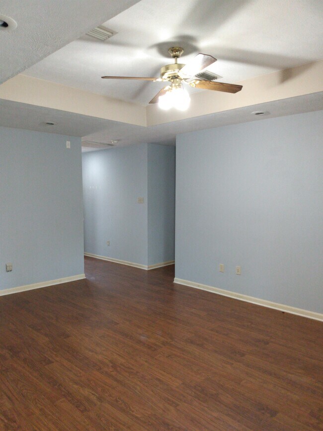 Building Photo - 2140 Cedar Oaks Dr