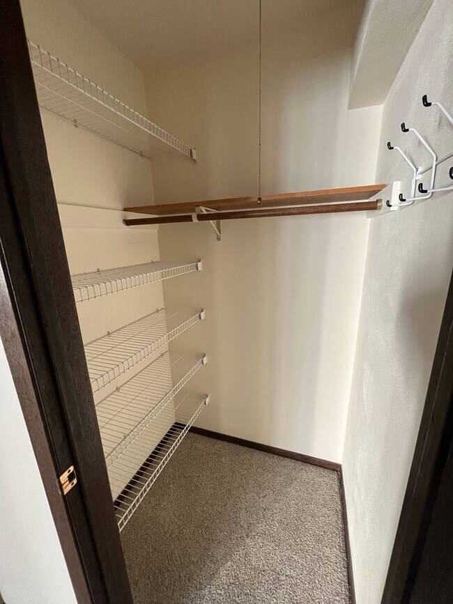 Foto del edificio - Spacious 2 bedroom condo!
