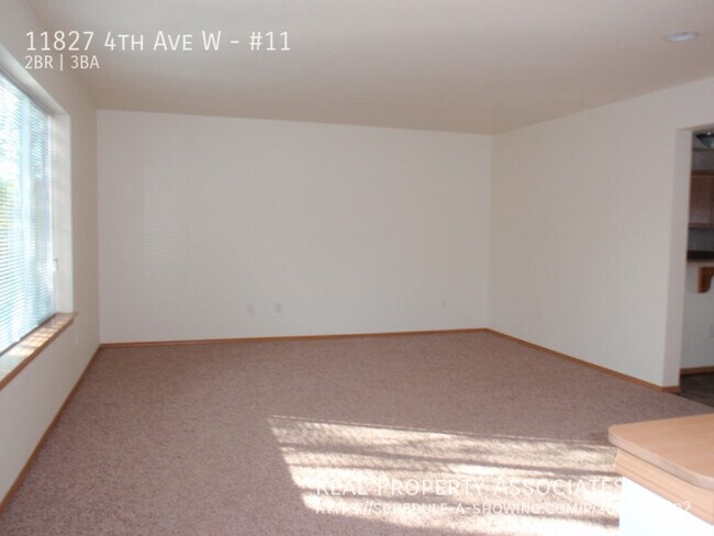 Building Photo - Townhouse in South Everett