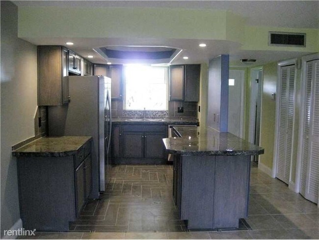 Building Photo - 5170 SW 40th Ave