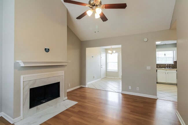 Foto del edificio - 872 Lavergne Ln