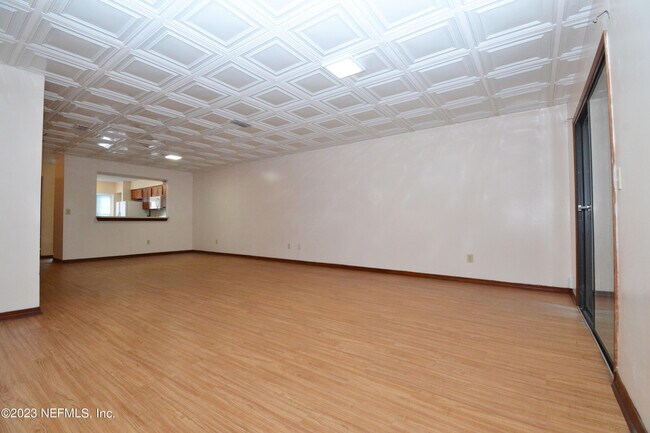 Foto del edificio - 4328 Melissa Ct W