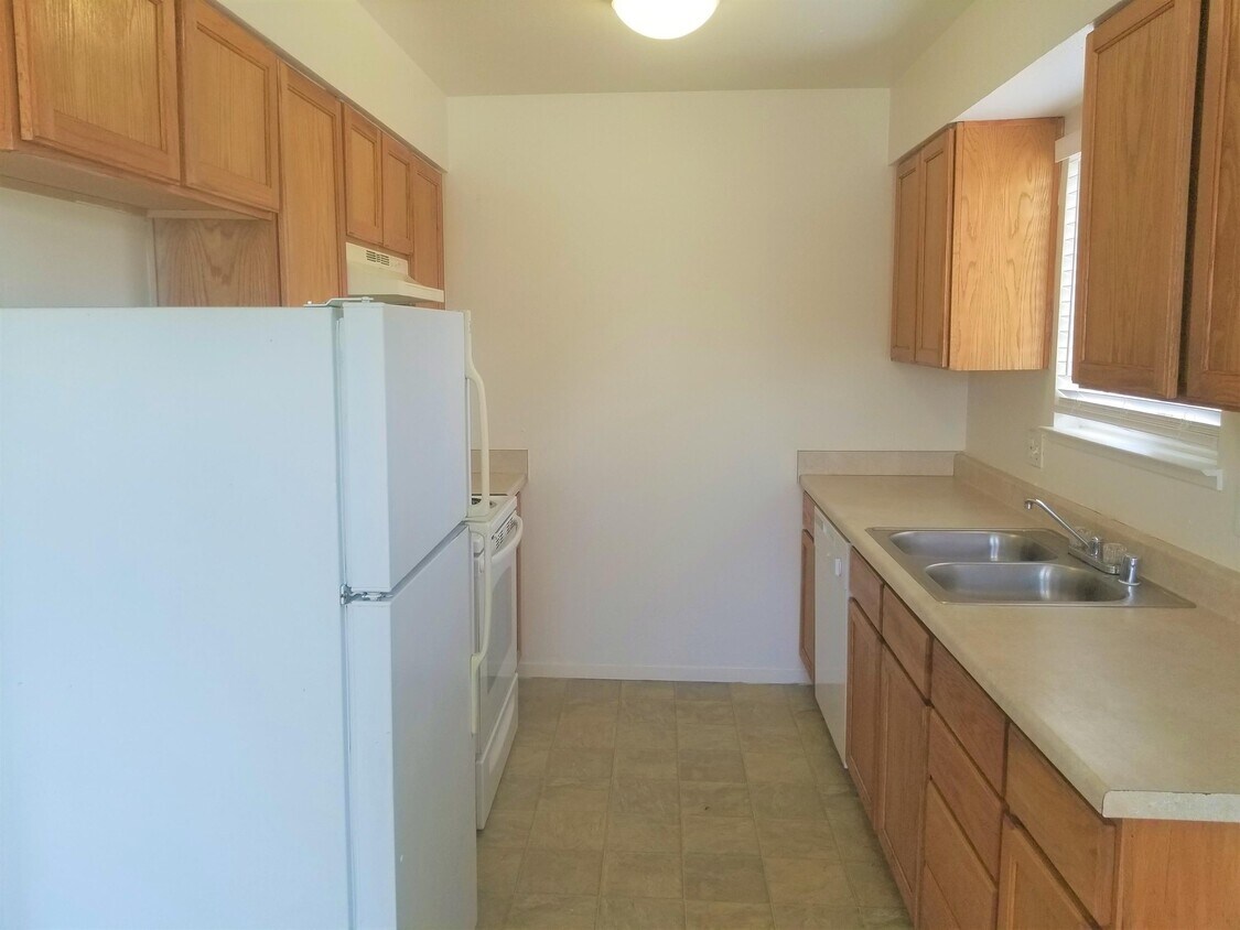 Primary Photo - 1356 Hobart Dr