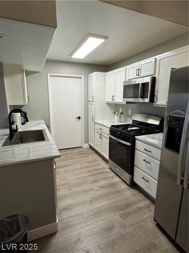 Building Photo - Cozy Fully Furnished Condo