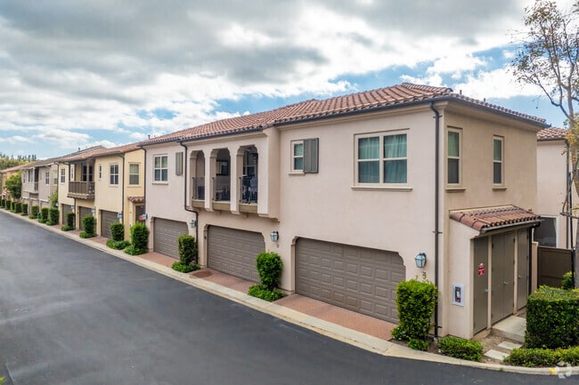 Building Photo - 21 Jonquil
