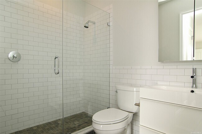 Foto del edificio - 21 Lumber Rd