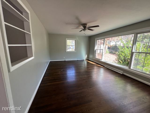 Building Photo - 3 br, 1.5 bath House - 2908 Shamrock Dr
