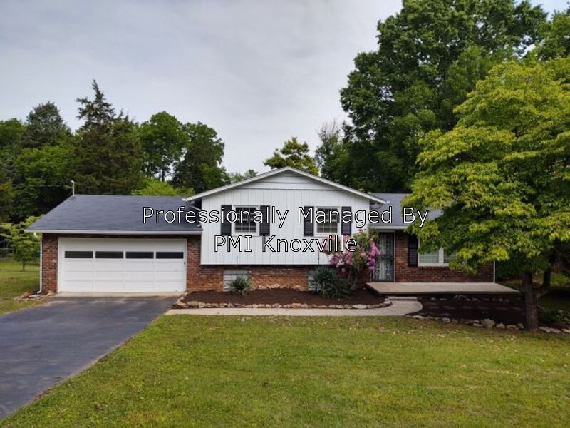 Primary Photo - Newly Renovated 3bdrm/2ba in Farragut