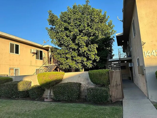 Building Photo - 14424 Flallon Ave