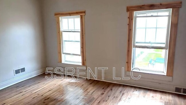 Building Photo - 85 W 2nd St