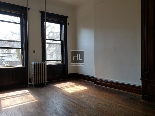 Building Photo - 570-545 45th St