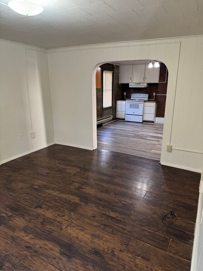 Foto del edificio - 3 bedroom, 1 bath, 2 story single family house