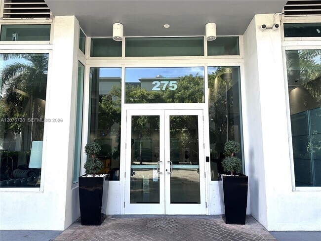 Foto del edificio - 275 NE 18th St