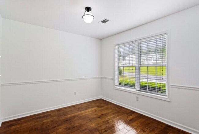 Foto del edificio - 1320 Country Acres Ln