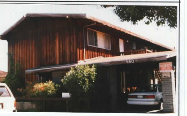 Building Photo - 550 N Fairoaks Ave