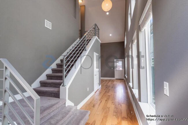 Foto del edificio - 5910 Swayden Ln