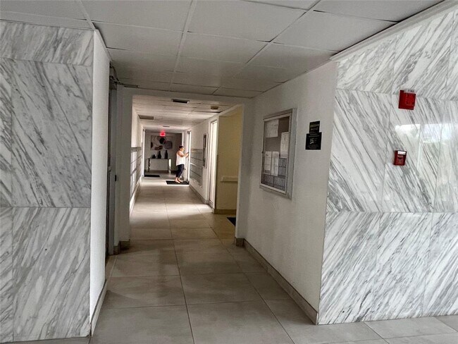 Foto del edificio - 401 Golden Isles Dr