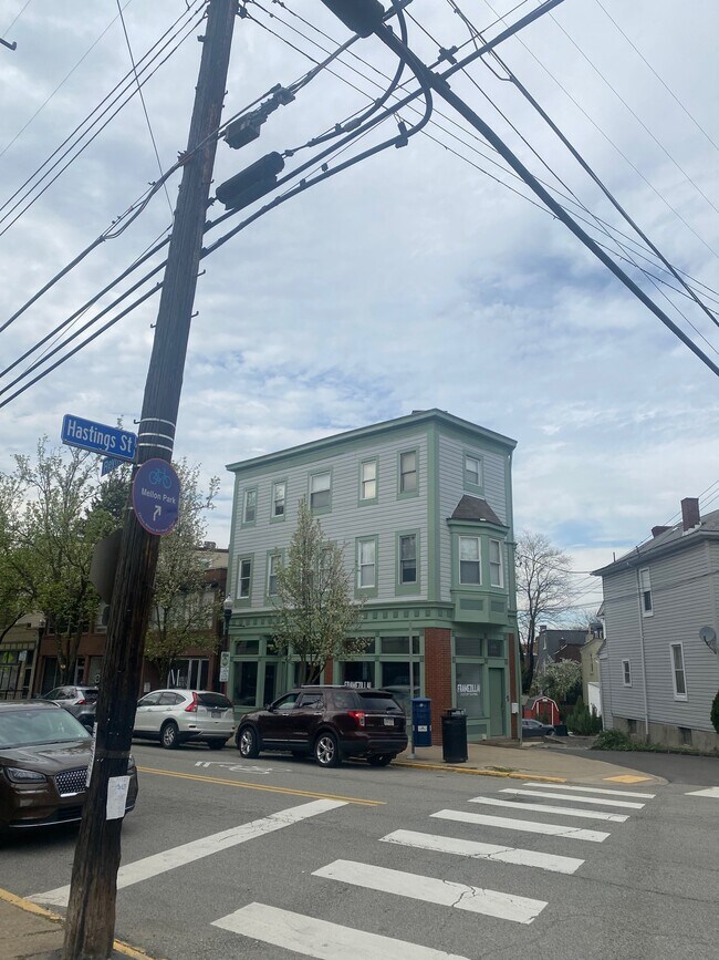 Foto del edificio - 6741 Reynolds St