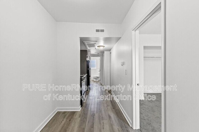 Foto del edificio - 725 E College St