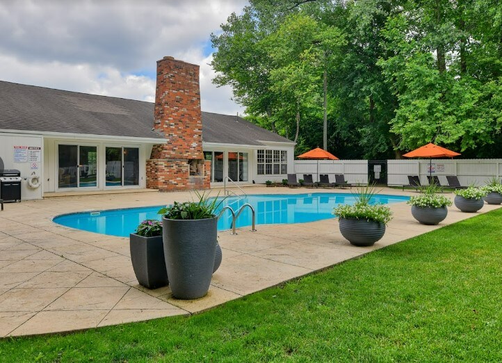 Foto principal - 2565 Riverside Dr