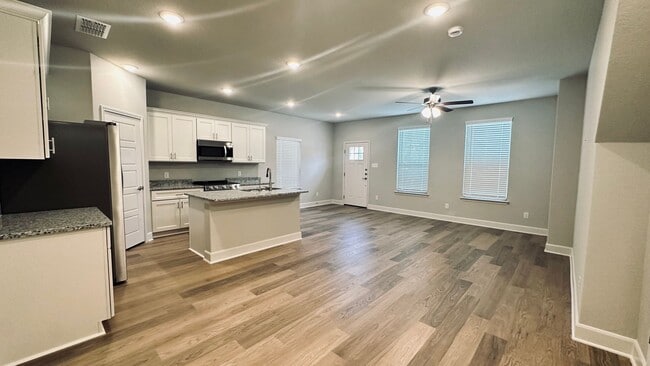 Building Photo - Newly Built Duplex on the Far West Side!
