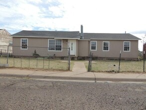 Building Photo - 410 Snyder St