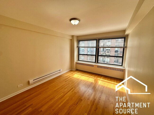 Foto del edificio - 4180 N Marine Dr