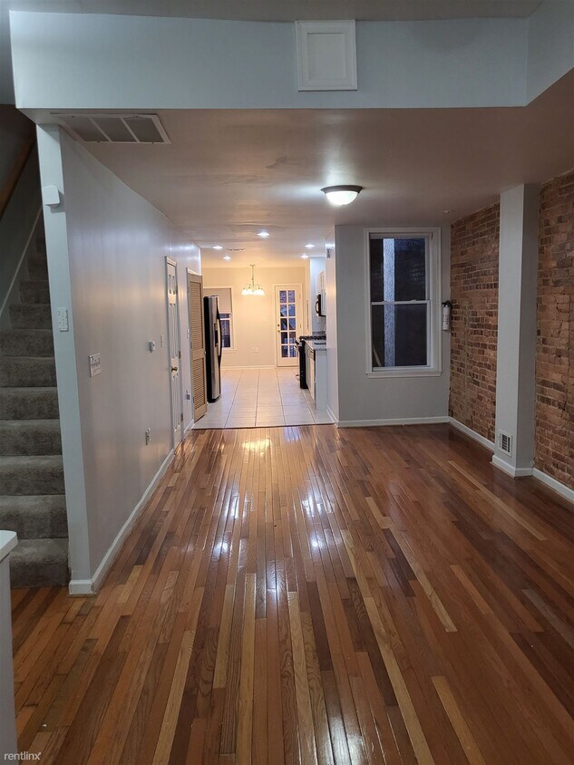 Foto principal - 3 br, 2.5 bath Duplex - 2220 Madison Avenue 2