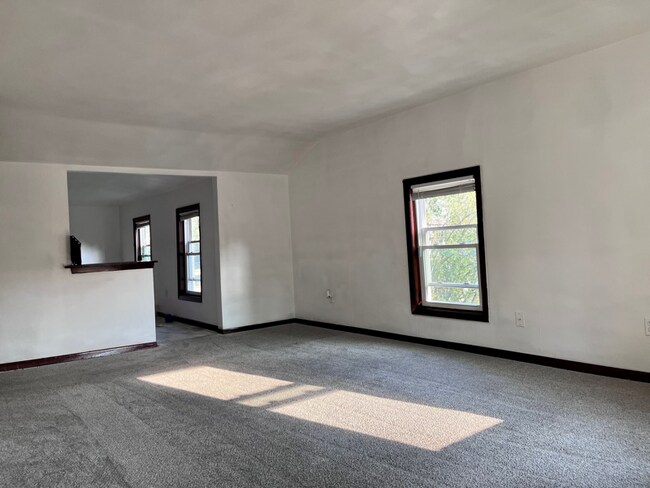 Building Photo - 171 Cherry St