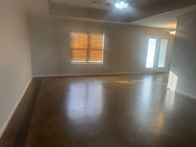 Building Photo - 5375 Sanson Dr