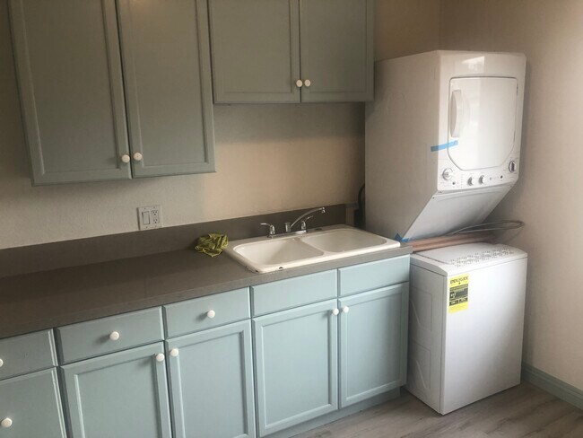 Building Photo - 5121 Dailey Ct