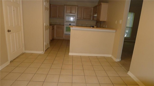 Building Photo - 206 E Rush Creek Dr