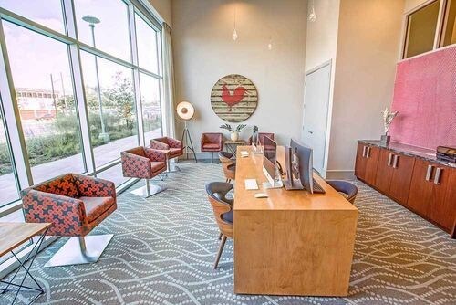 Foto del edificio - 6701 Burnet Rd
