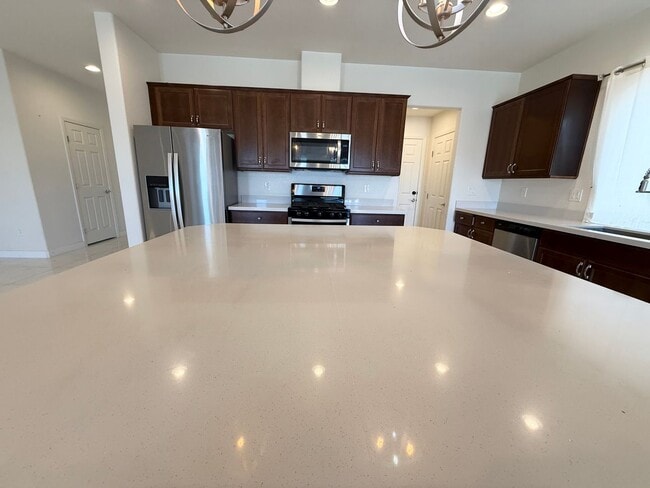 Building Photo - 4/BD 2.5/BA Modern Homewith Solar, Mountai...