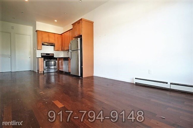 Building Photo - 166 Weirfield St