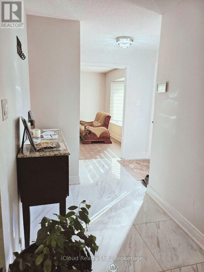 Building Photo - 61 Hull St