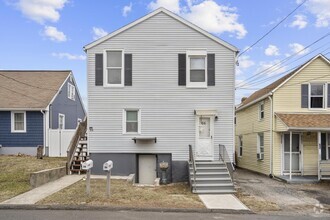Building Photo - 66-68 Roosevelt Ave