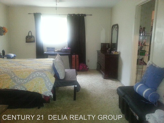Building Photo - 3 br, 2 bath House - 1412 Meadowbrook St.