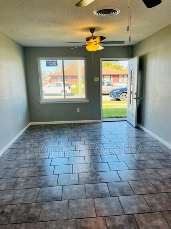 Building Photo - 1684 Lauradale Dr