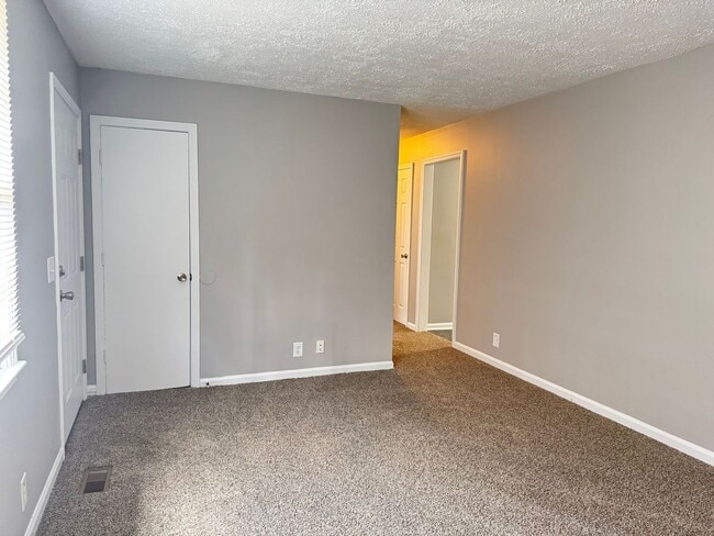 Foto del edificio - Great location 3 bedroom 1 bath home near ...
